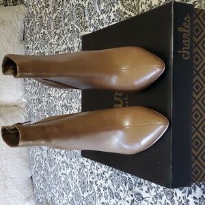 Charles David delicious 2 stiletto heeled boots, taupe, size 8.5 M.
